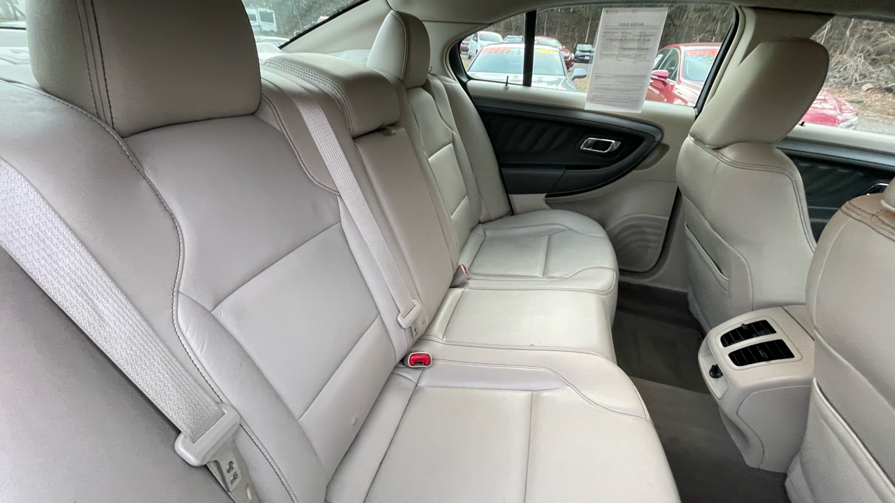 Ford Taurus SEL FWD 2010