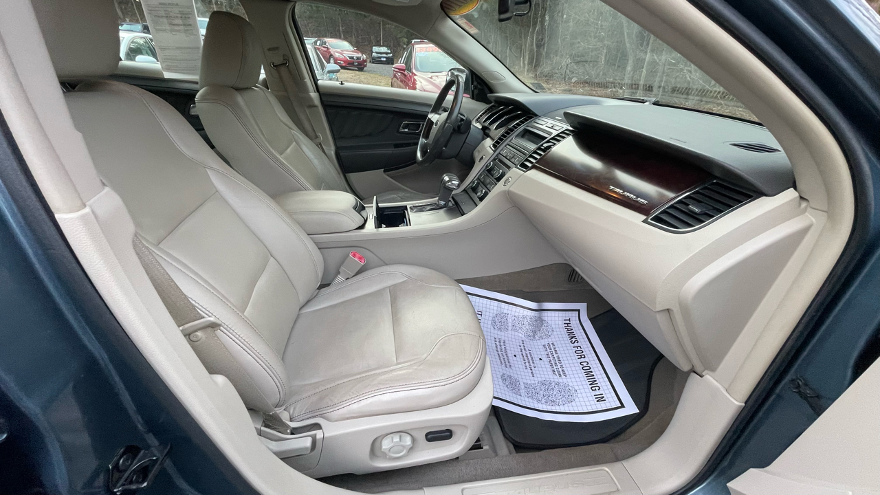Ford Taurus SEL FWD 2010