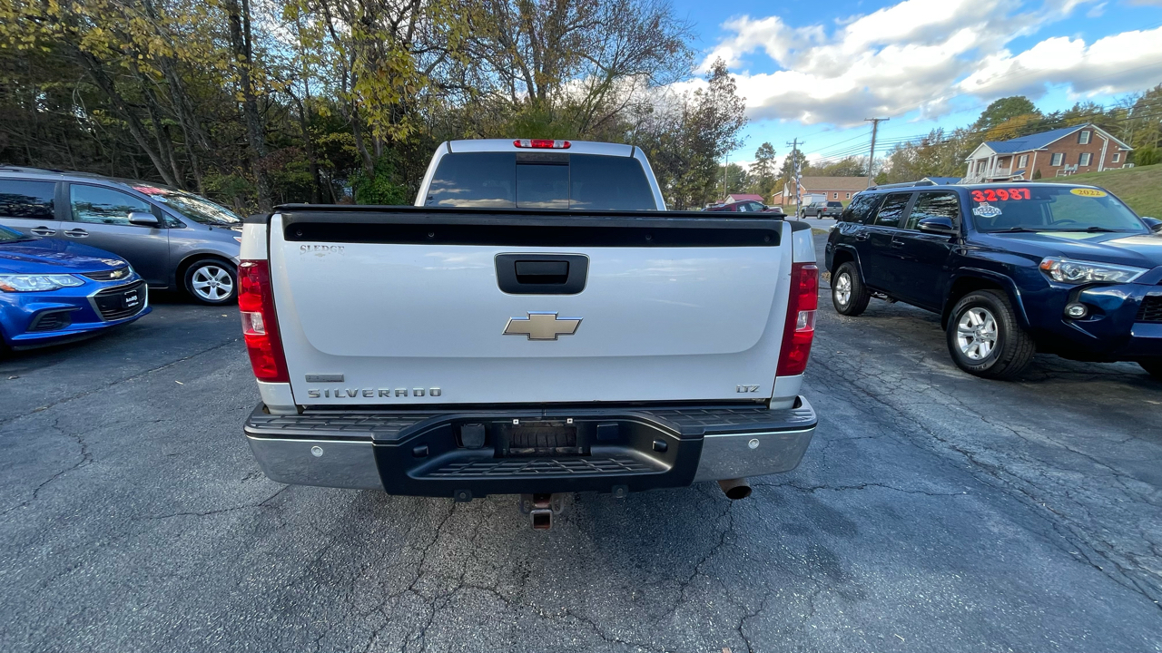 Chevrolet Silverado 1500 LTZ Crew Cab 4WD 2010 Chevrolet Silverado 1500 LTZ Crew Cab 4WD 2010