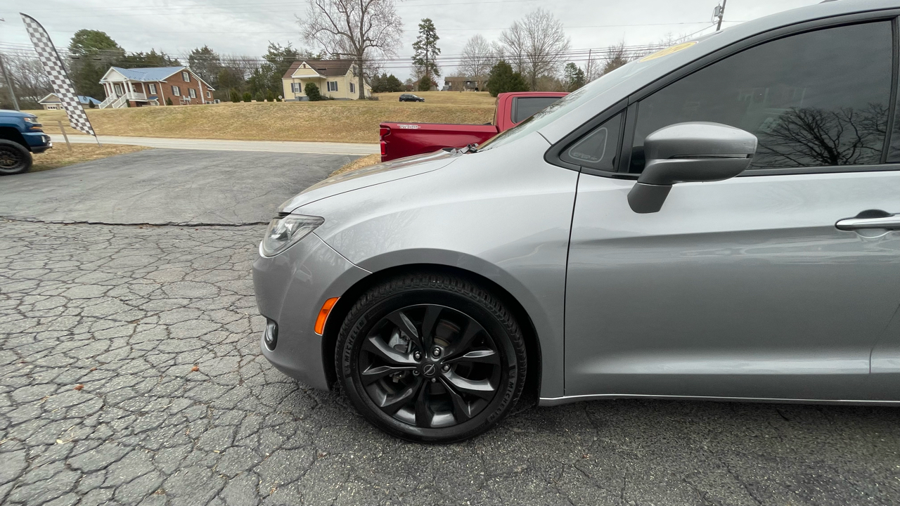 Chrysler Pacifica Limited 2019