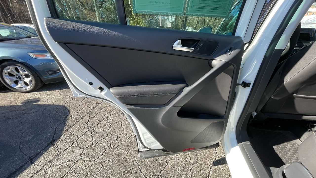 Volkswagen Tiguan SE 2016