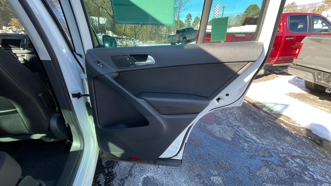 Volkswagen Tiguan SE 2016