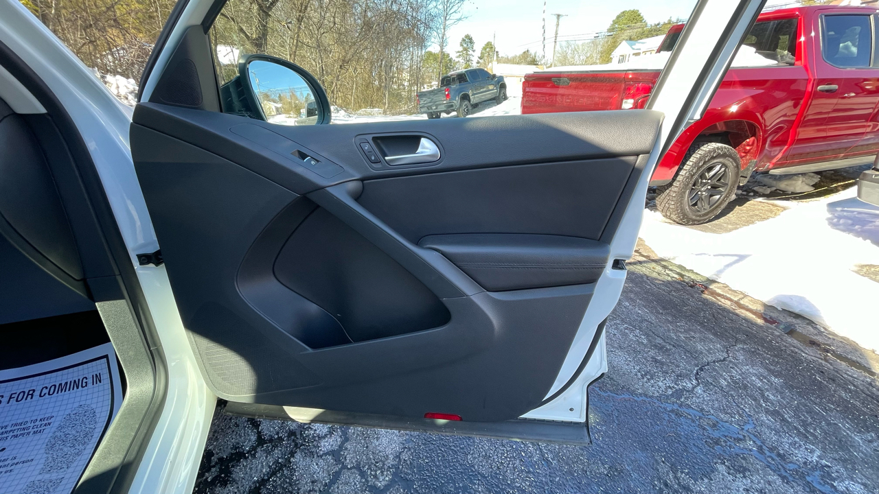 Volkswagen Tiguan SE 2016