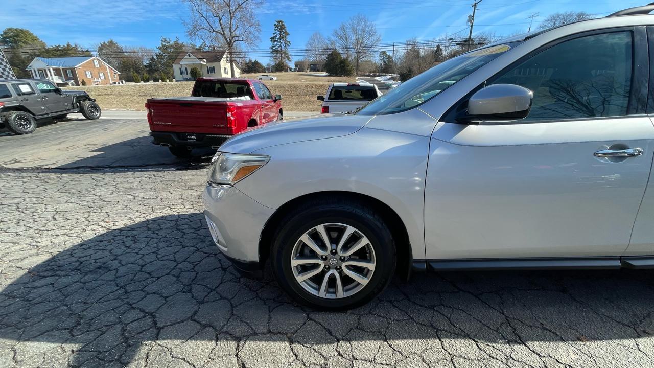 Nissan Pathfinder SV 2WD 2014