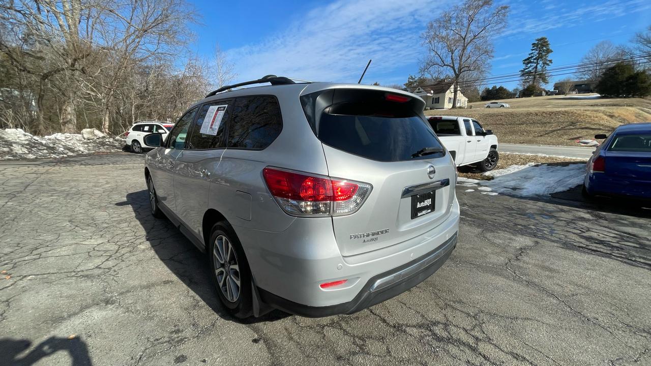 Nissan Pathfinder SV 2WD 2014
