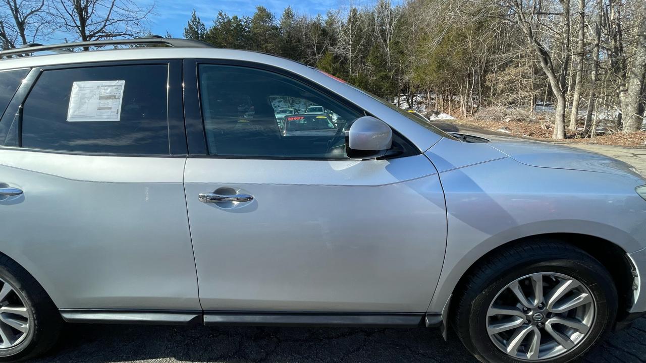 Nissan Pathfinder SV 2WD 2014