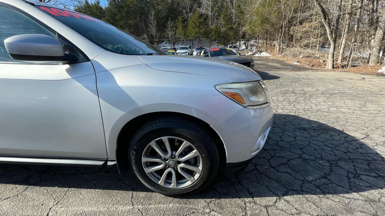 Nissan Pathfinder SV 2WD 2014
