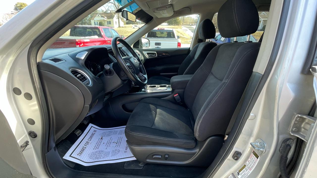 Nissan Pathfinder SV 2WD 2014