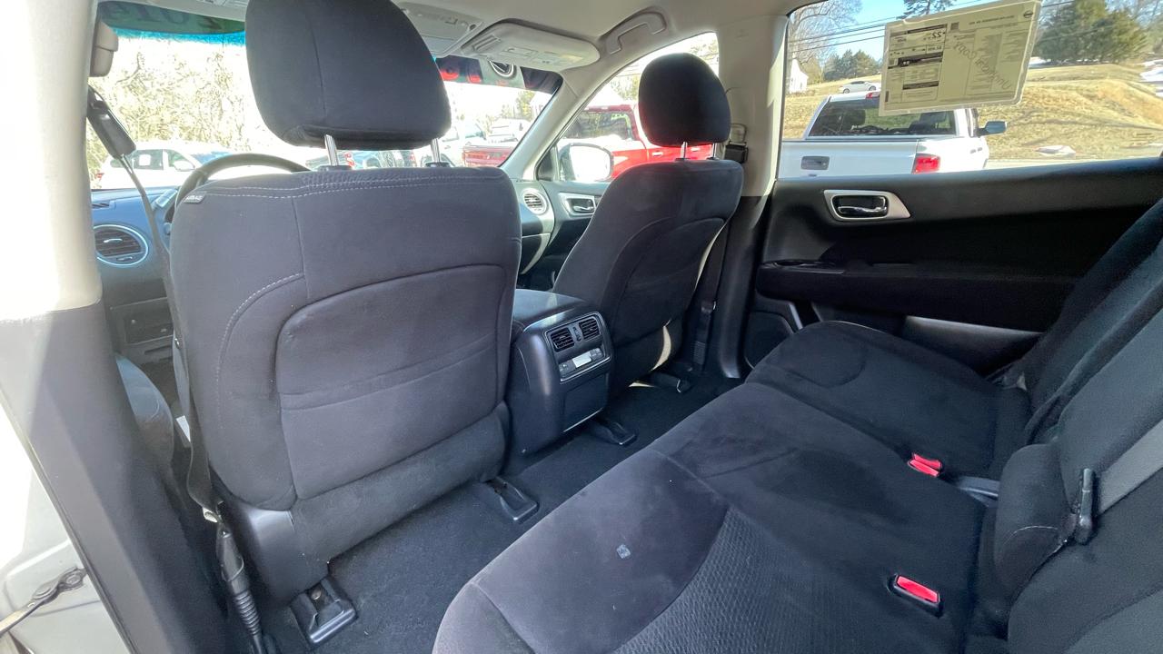 Nissan Pathfinder SV 2WD 2014