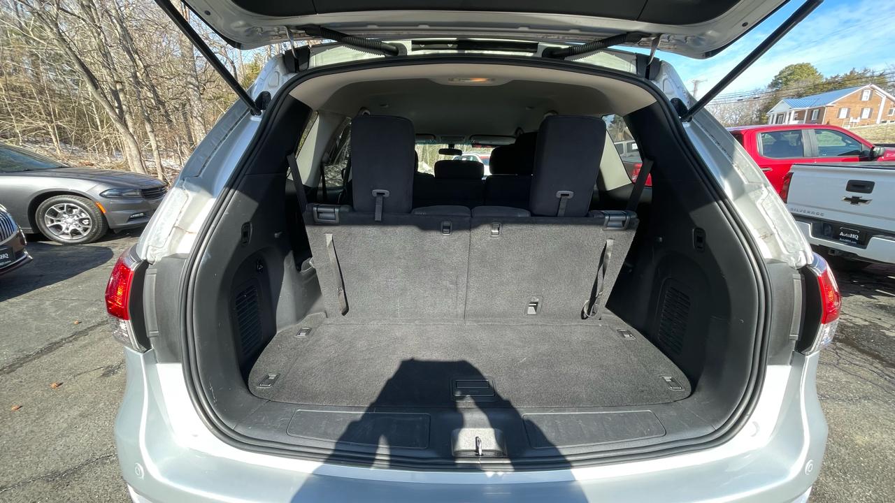 Nissan Pathfinder SV 2WD 2014