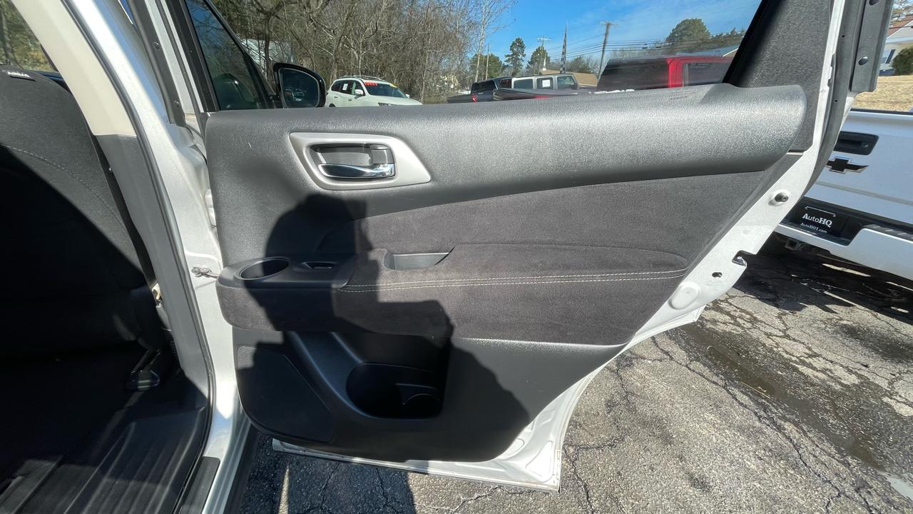 Nissan Pathfinder SV 2WD 2014