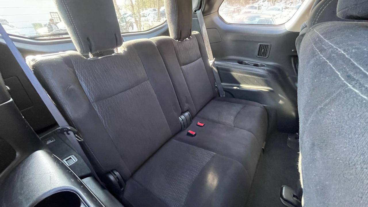 Nissan Pathfinder SV 2WD 2014