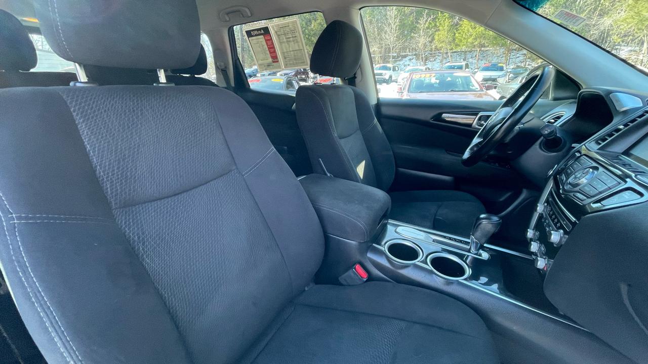 Nissan Pathfinder SV 2WD 2014