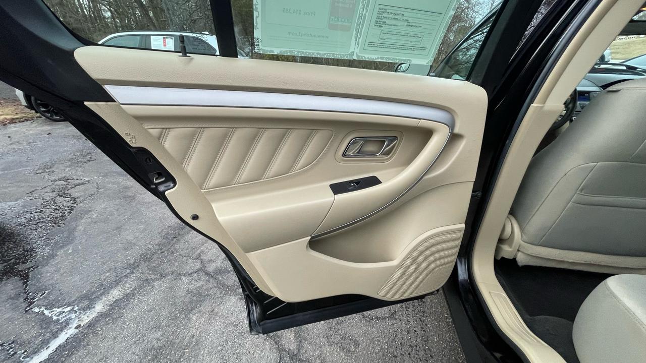 Ford Taurus SE FWD 2017