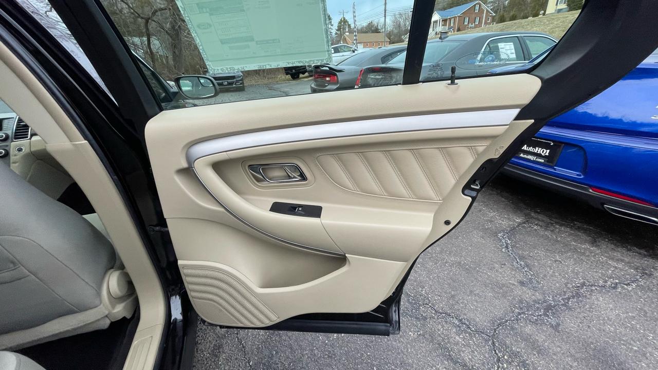 Ford Taurus SE FWD 2017