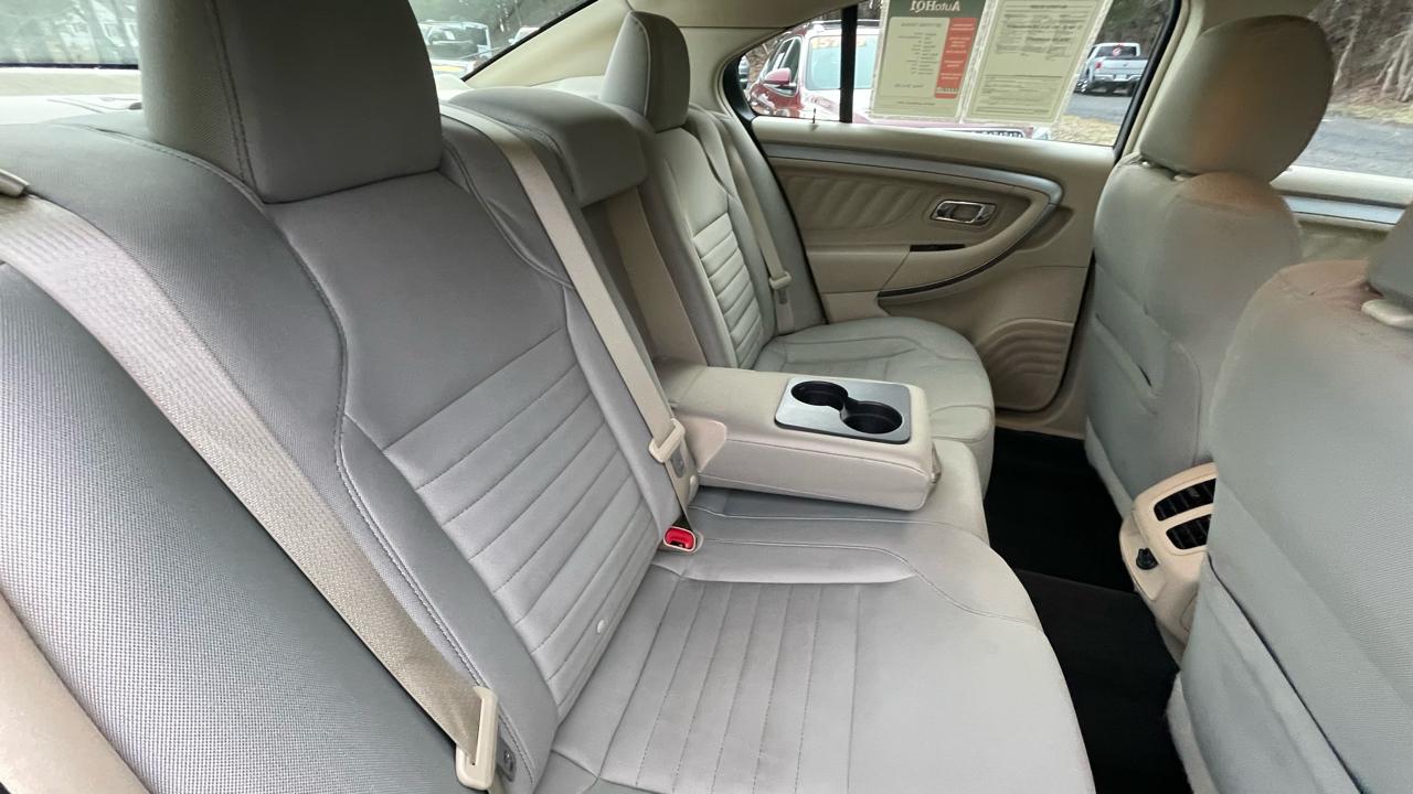 Ford Taurus SE FWD 2017