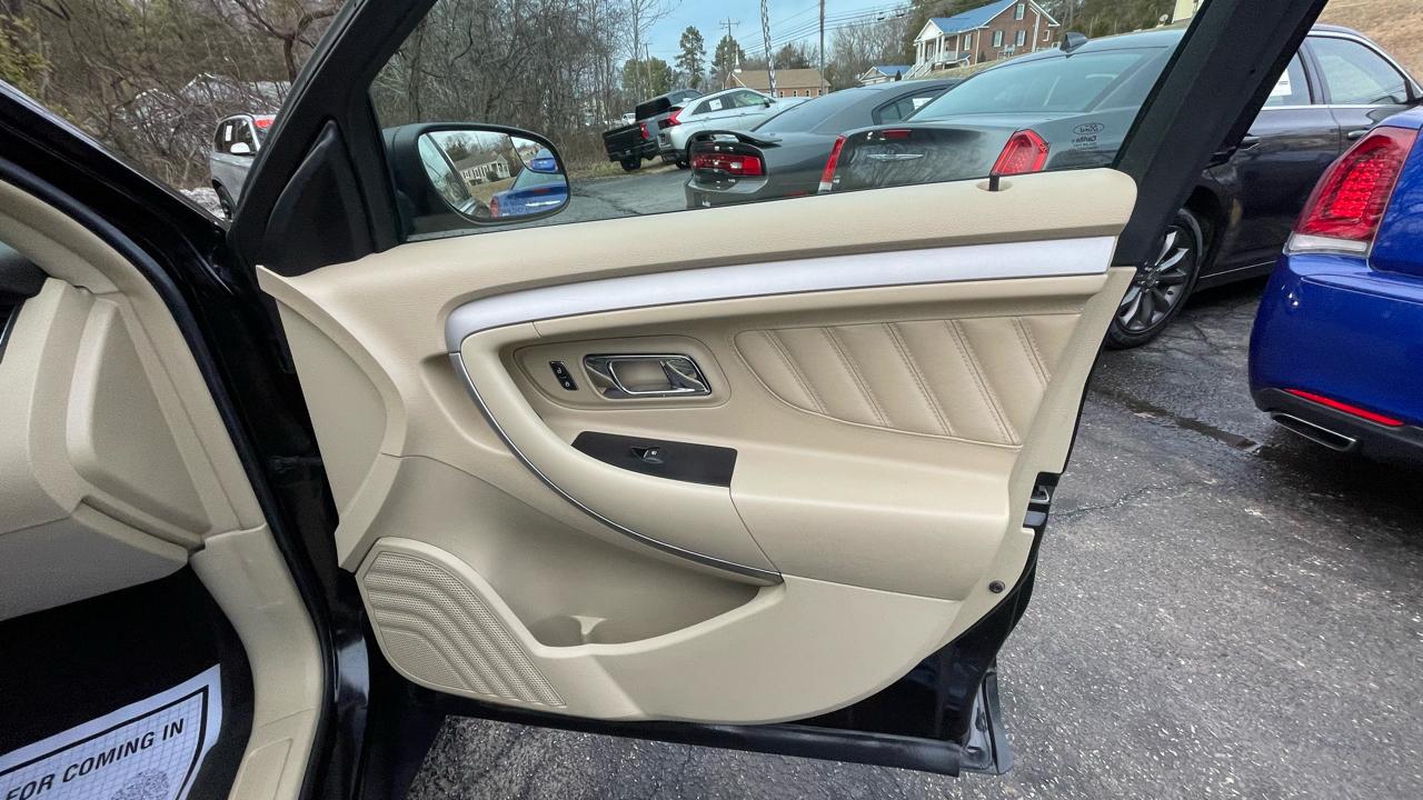 Ford Taurus SE FWD 2017