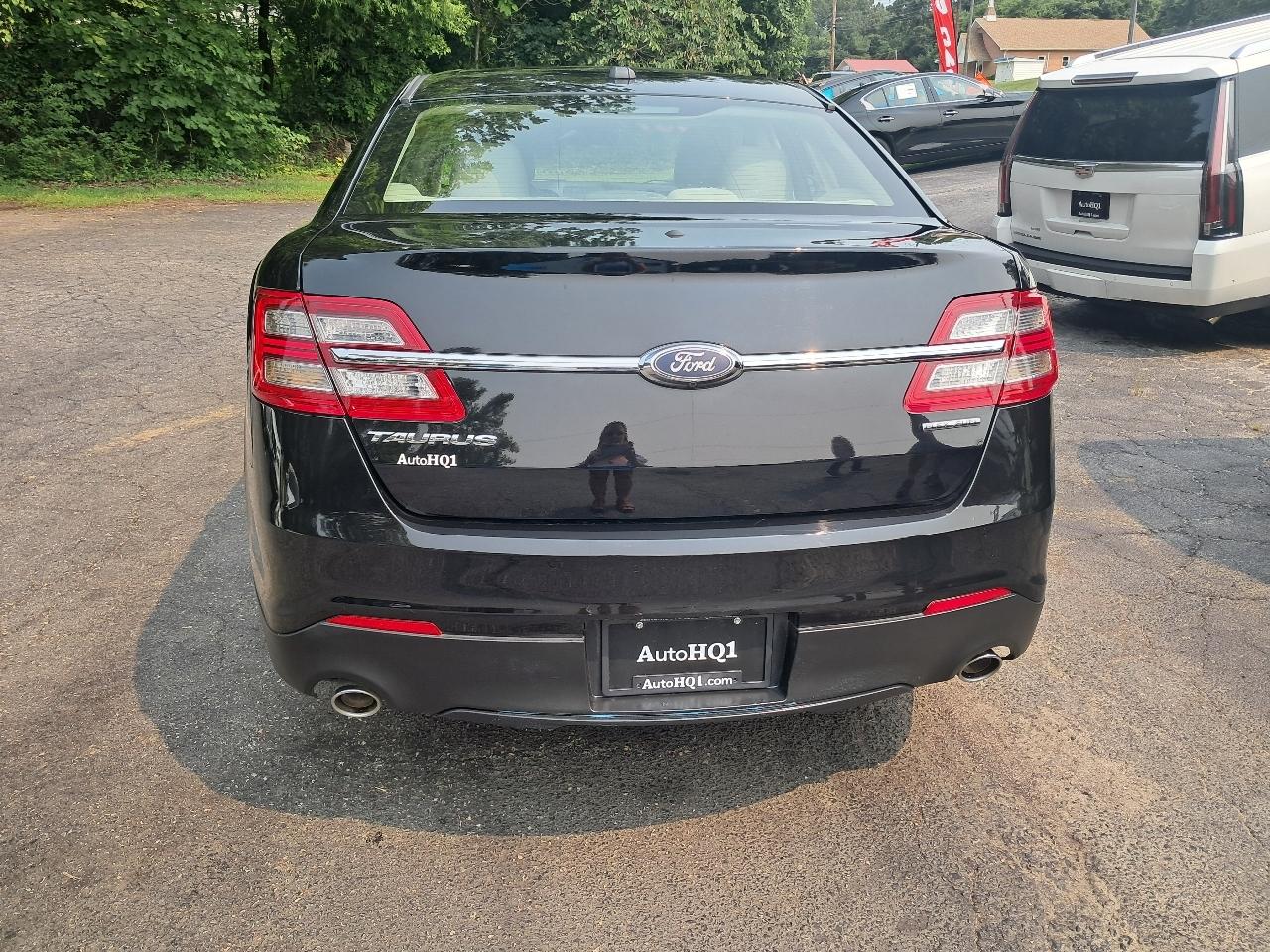Ford Taurus SE FWD 2017