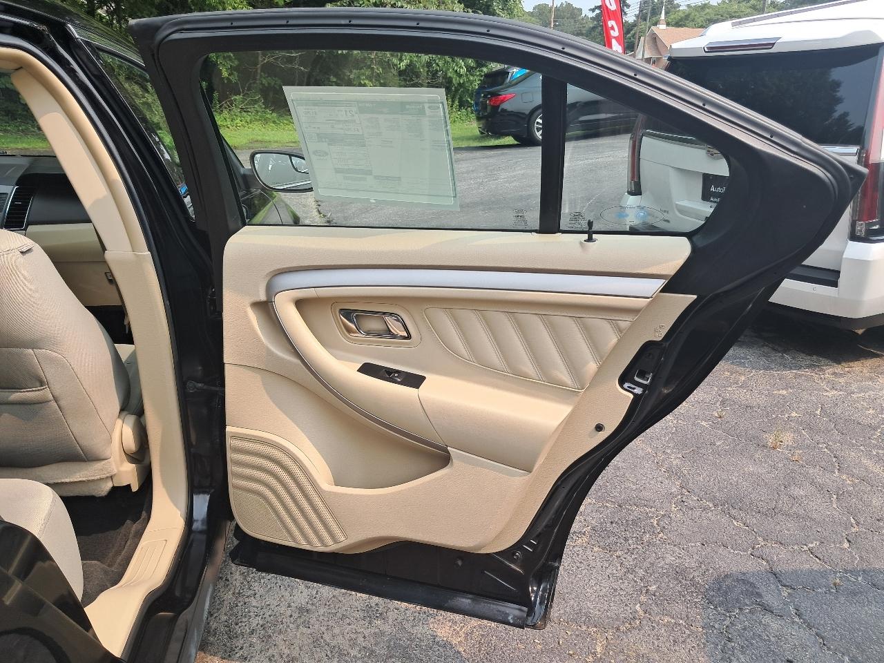 Ford Taurus SE FWD 2017