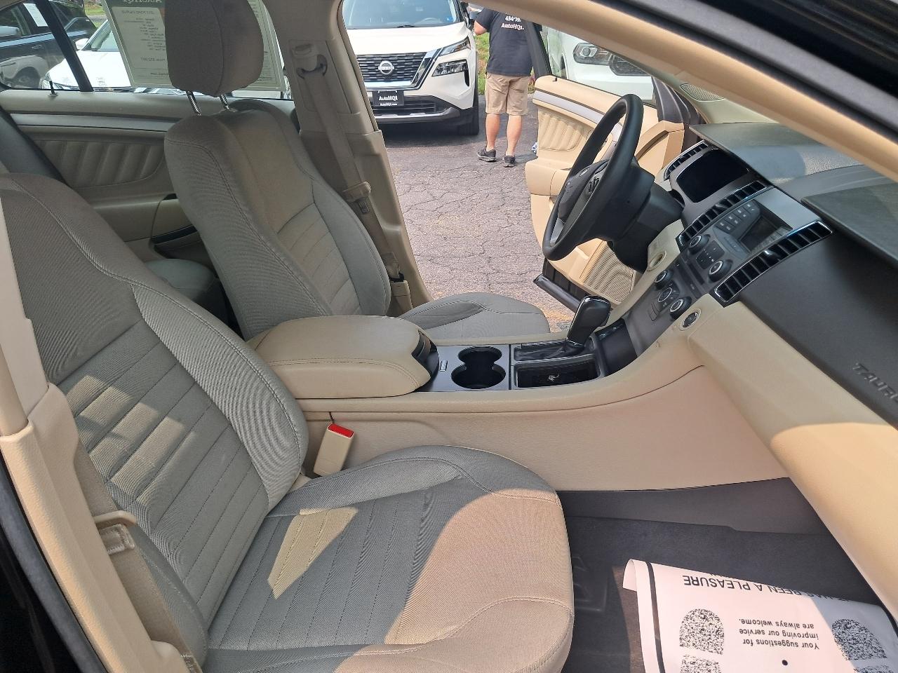 Ford Taurus SE FWD 2017