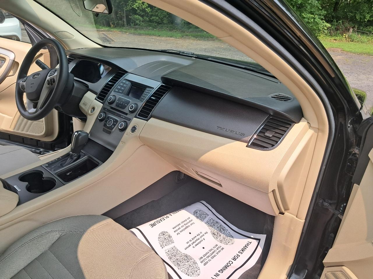 Ford Taurus SE FWD 2017
