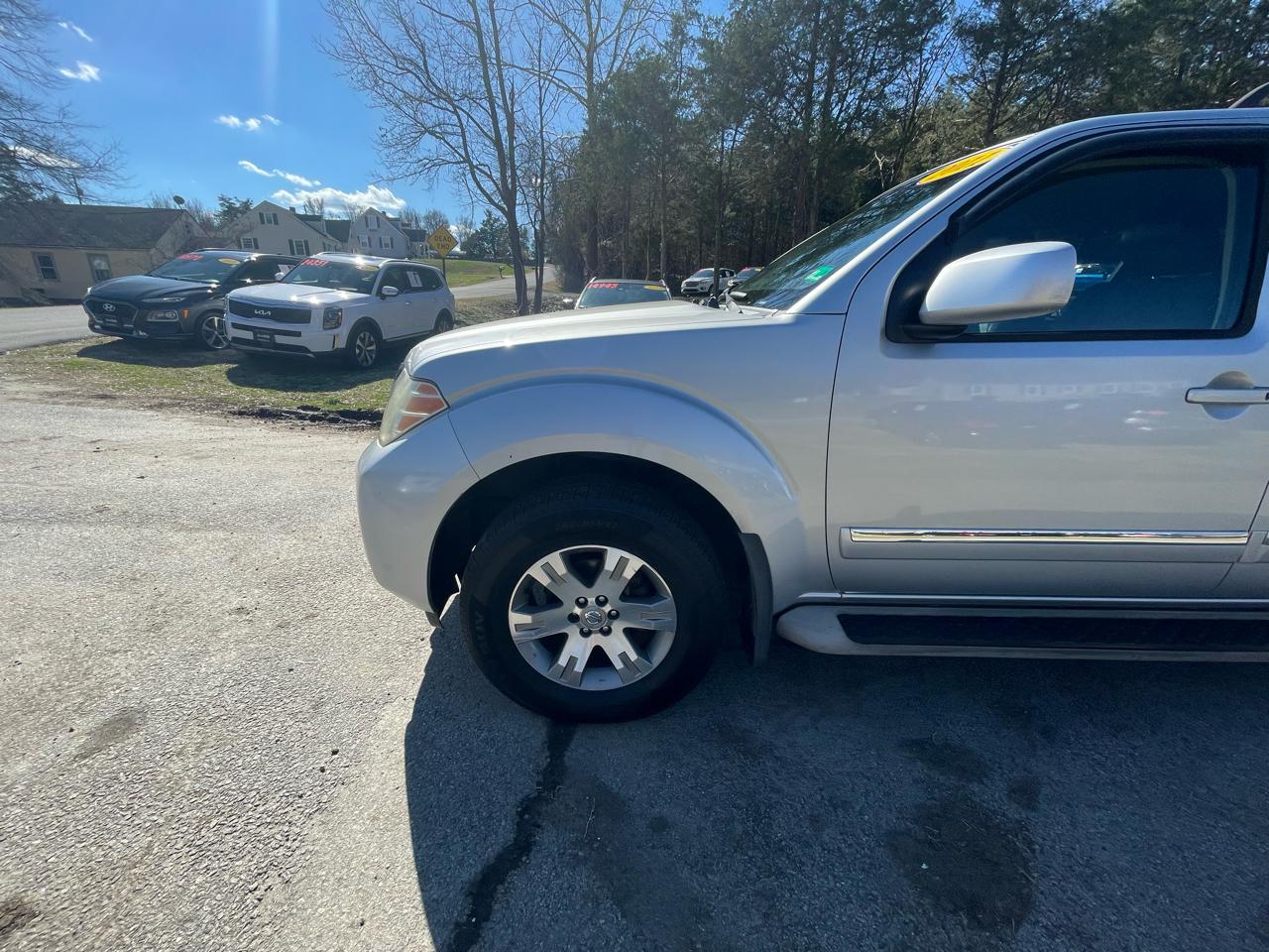 Nissan Pathfinder Silver Edition 4WD 2011