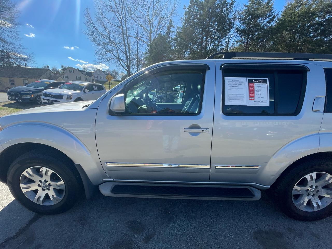 Nissan Pathfinder Silver Edition 4WD 2011
