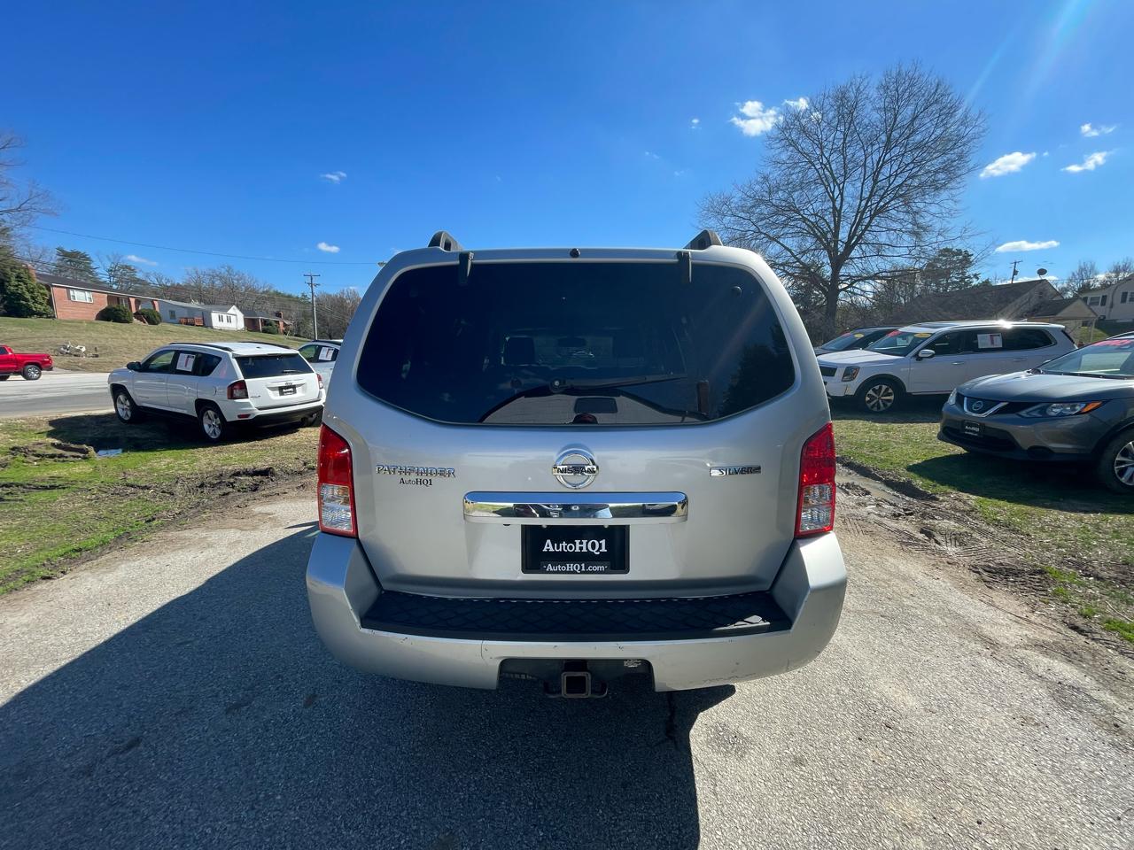 Nissan Pathfinder Silver Edition 4WD 2011