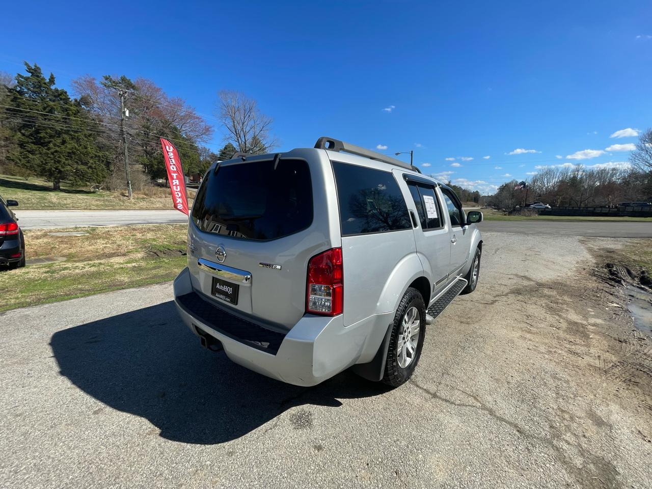 Nissan Pathfinder Silver Edition 4WD 2011