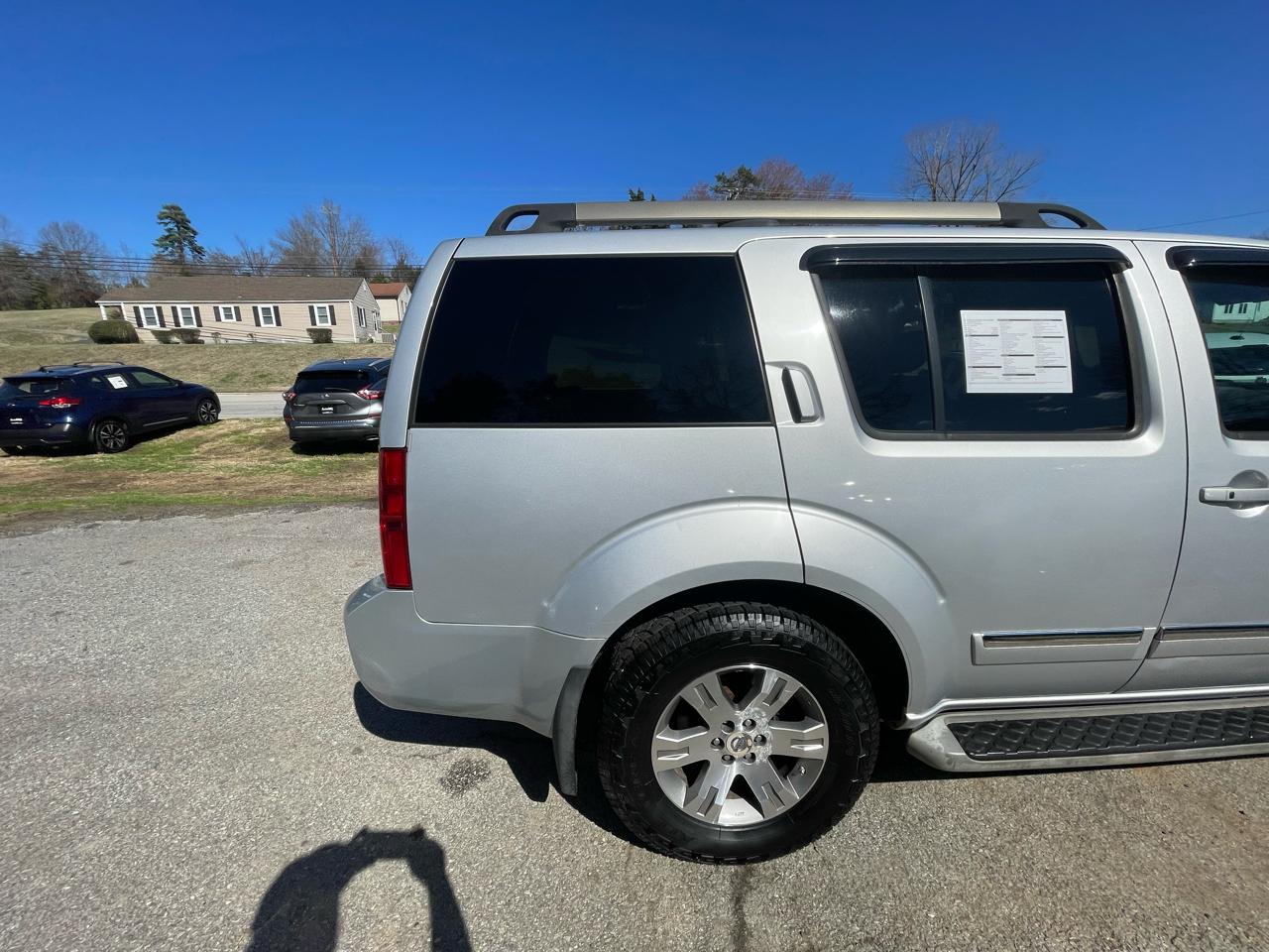 Nissan Pathfinder Silver Edition 4WD 2011