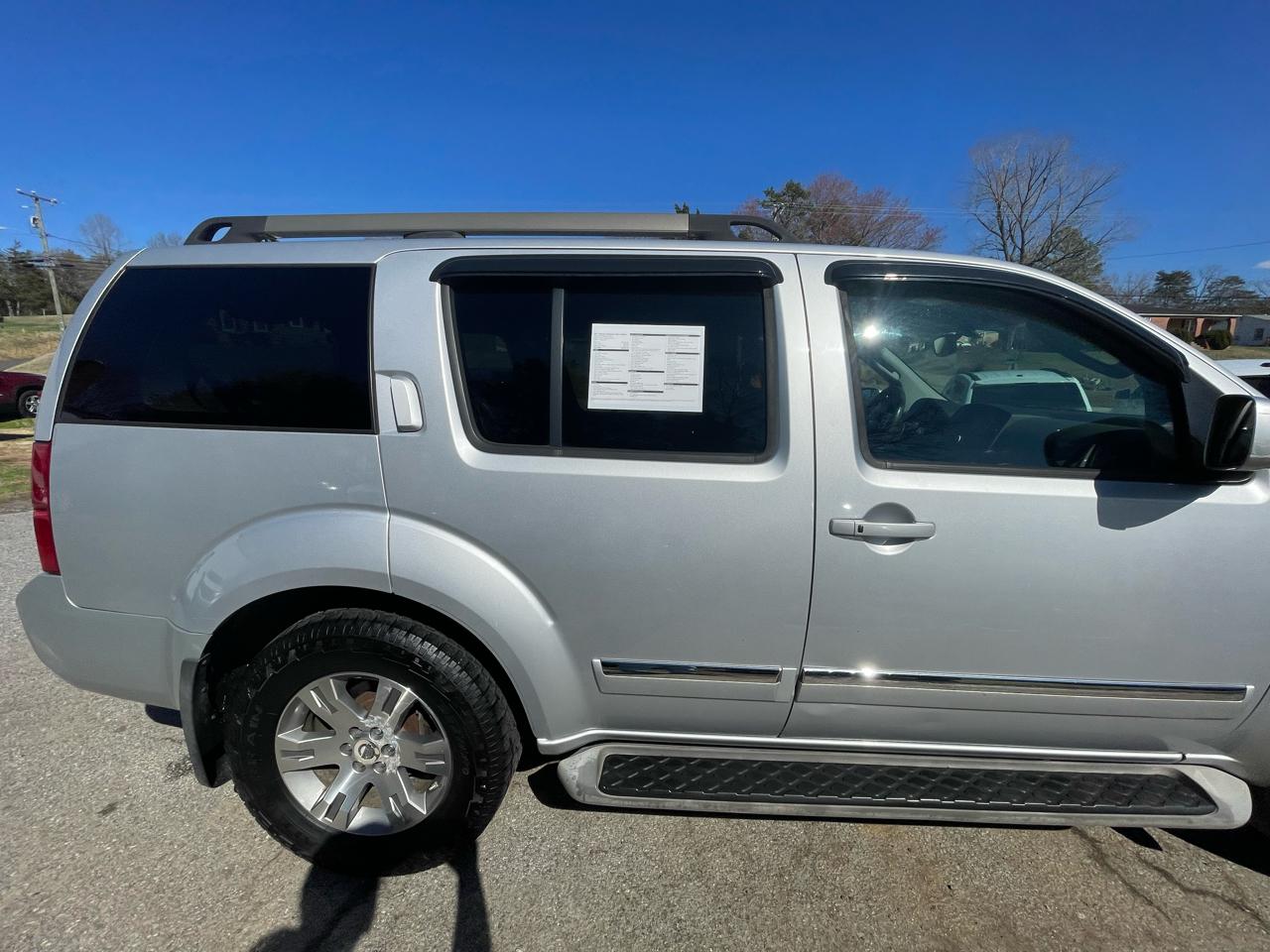 Nissan Pathfinder Silver Edition 4WD 2011