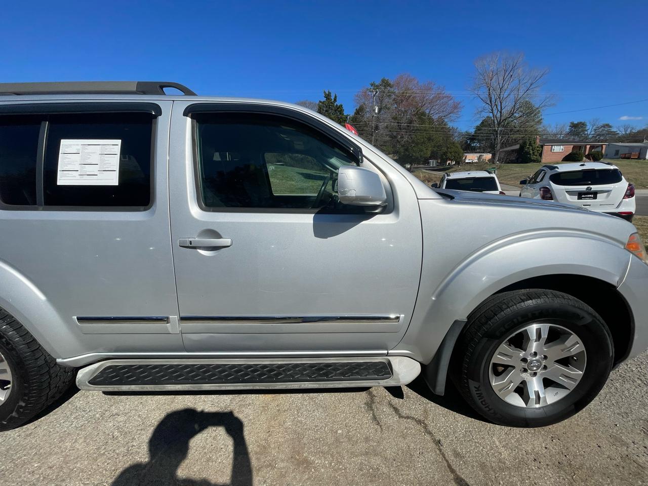 Nissan Pathfinder Silver Edition 4WD 2011