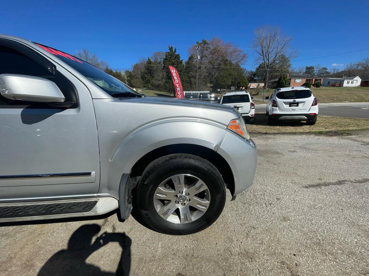 Nissan Pathfinder Silver Edition 4WD 2011