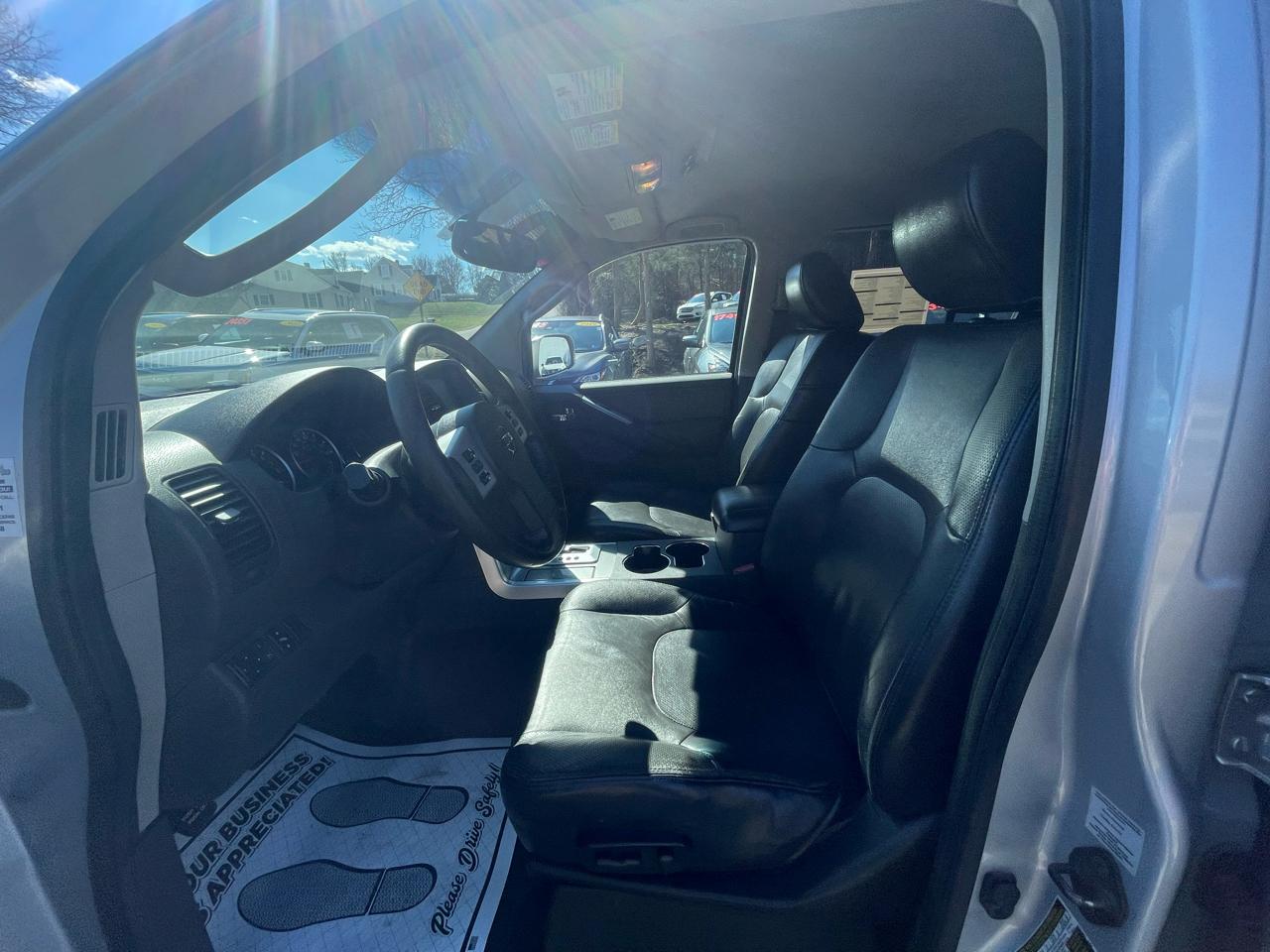 Nissan Pathfinder Silver Edition 4WD 2011