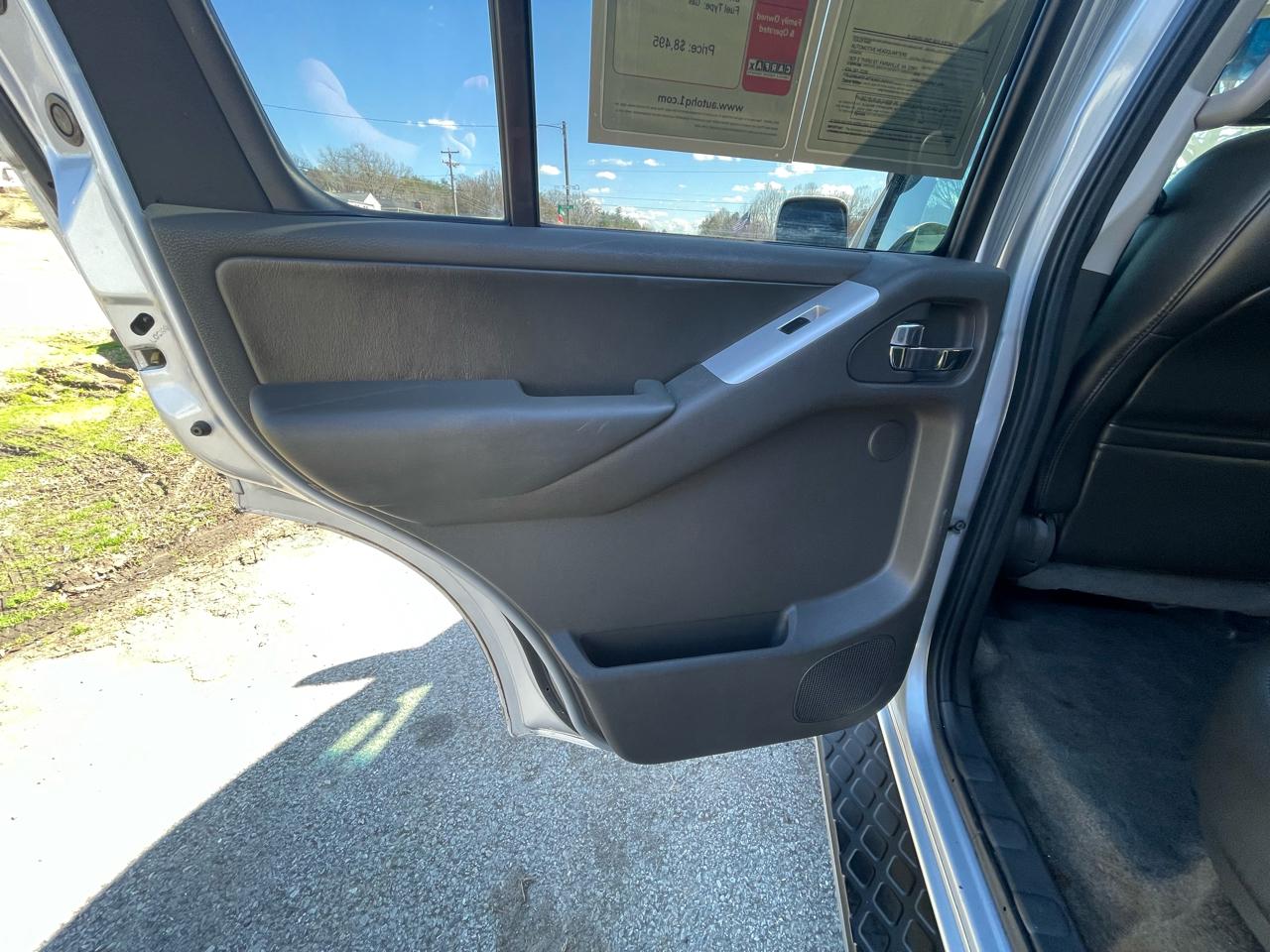 Nissan Pathfinder Silver Edition 4WD 2011