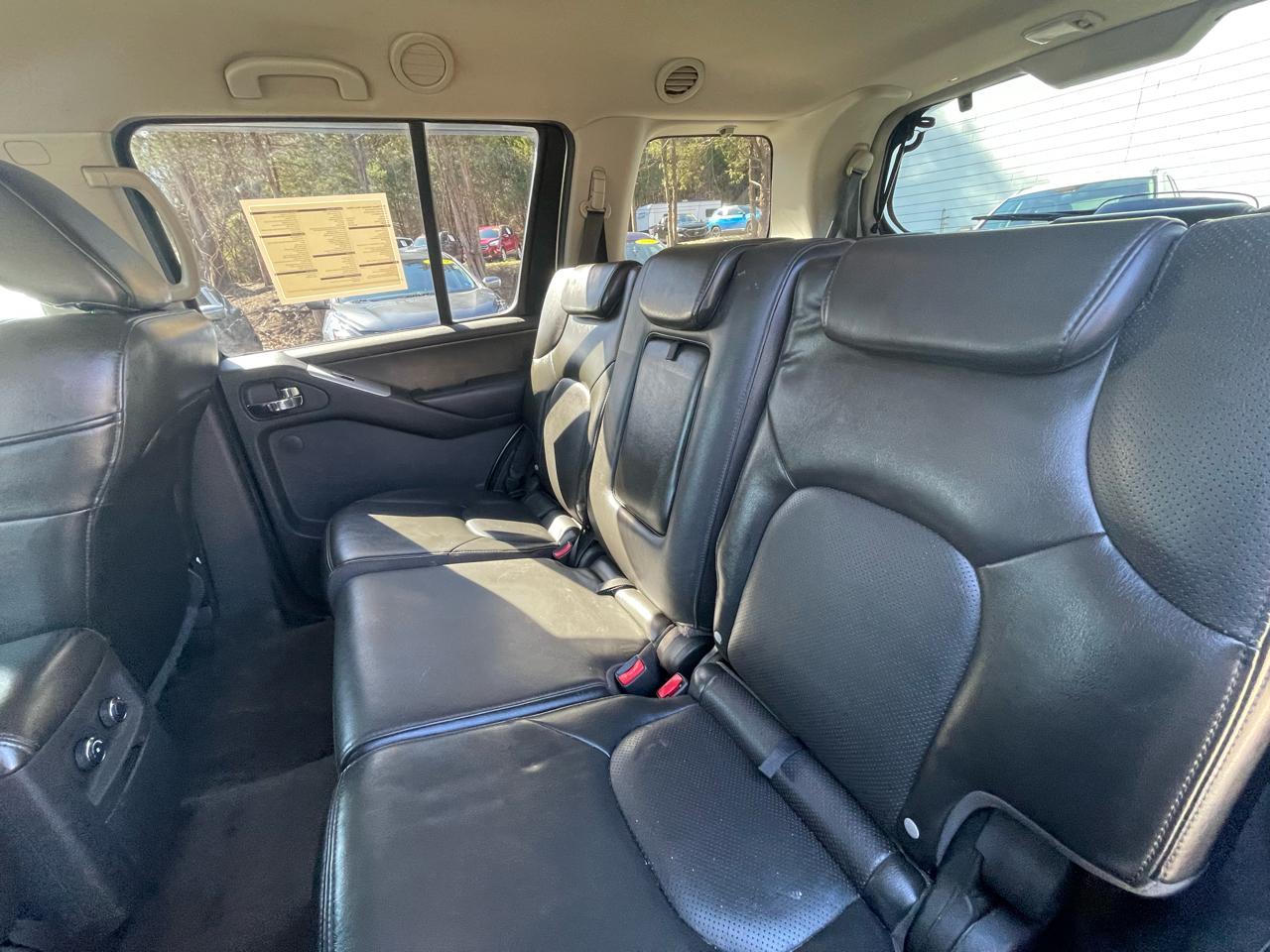 Nissan Pathfinder Silver Edition 4WD 2011