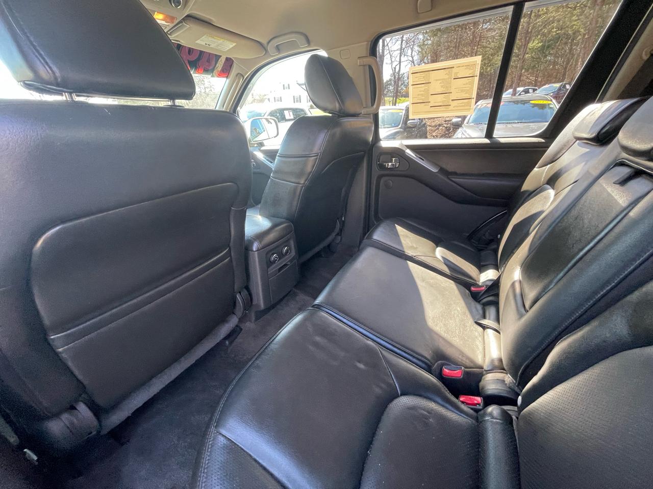 Nissan Pathfinder Silver Edition 4WD 2011