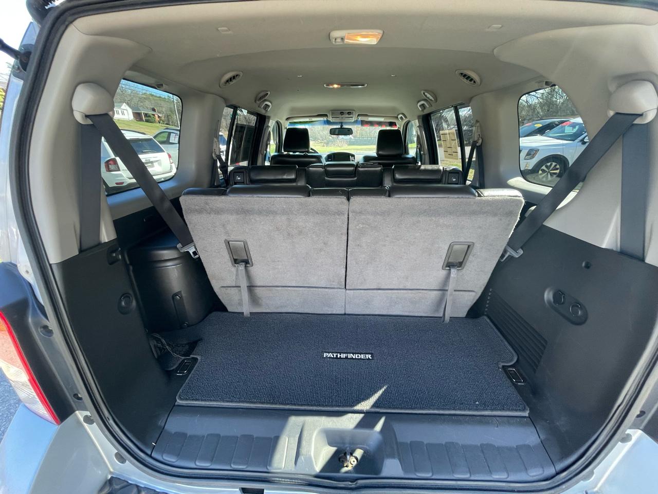 Nissan Pathfinder Silver Edition 4WD 2011