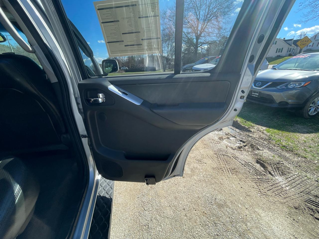 Nissan Pathfinder Silver Edition 4WD 2011