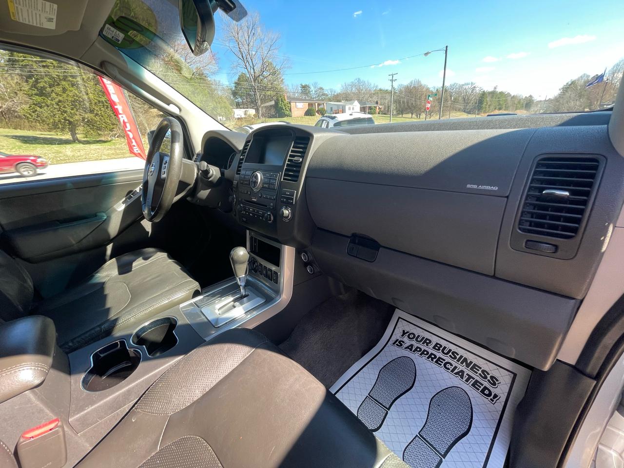 Nissan Pathfinder Silver Edition 4WD 2011