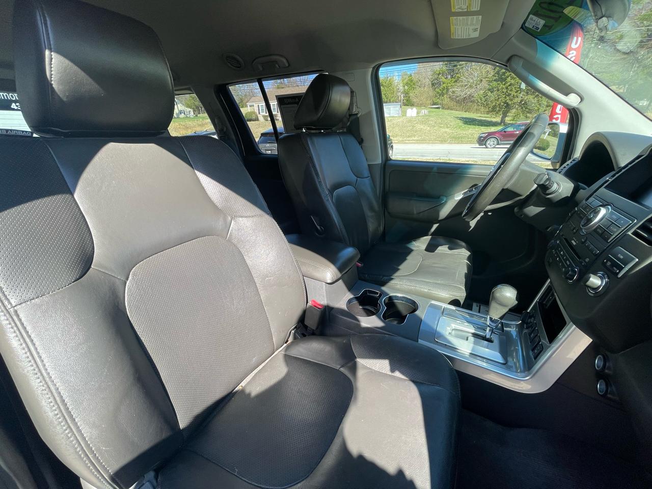 Nissan Pathfinder Silver Edition 4WD 2011