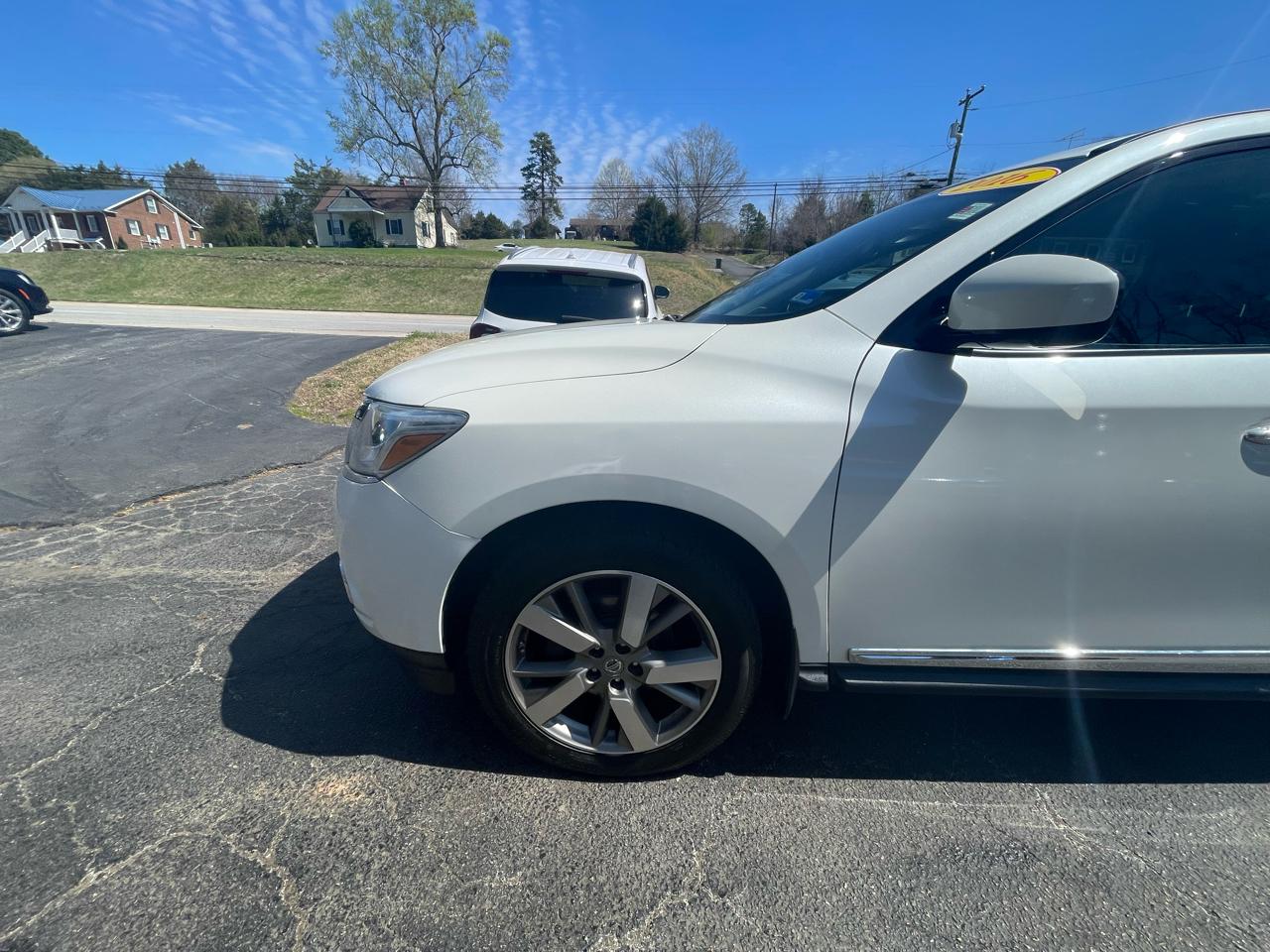 Nissan Pathfinder Platinum 4WD 2016