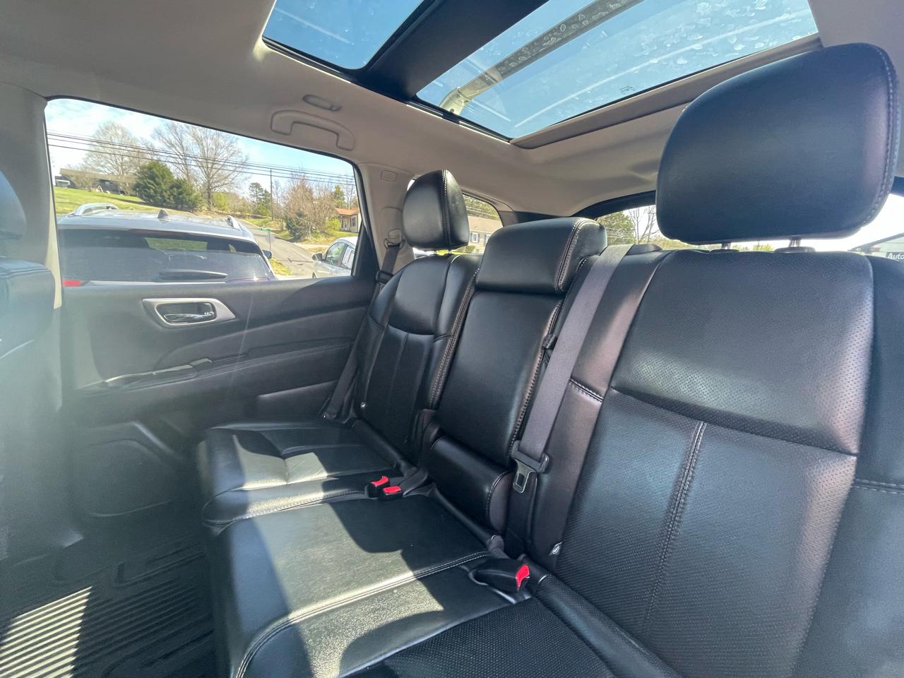 Nissan Pathfinder Platinum 4WD 2016