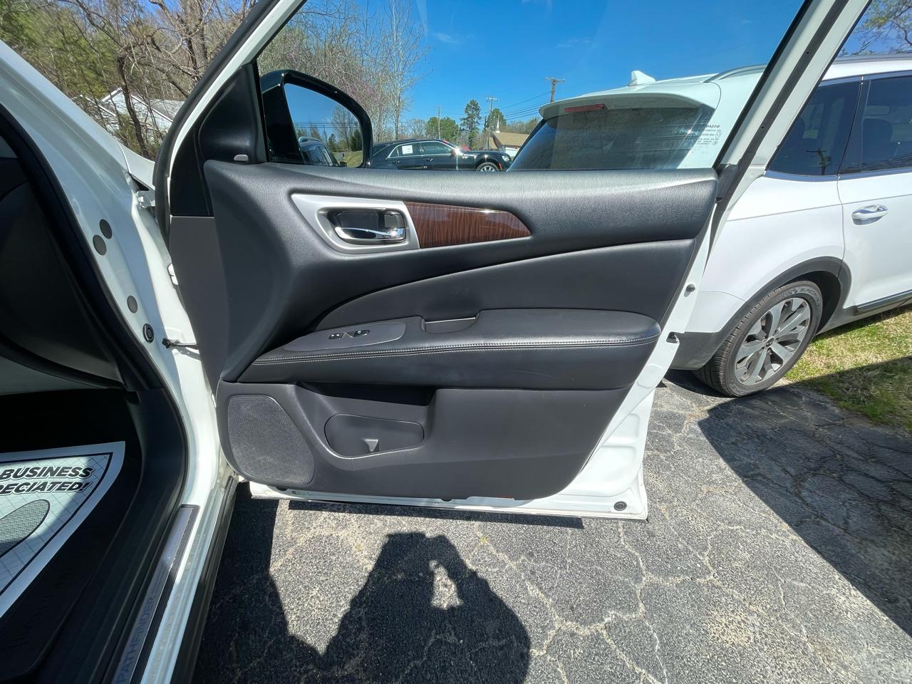 Nissan Pathfinder Platinum 4WD 2016