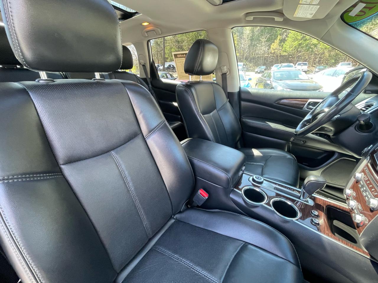 Nissan Pathfinder Platinum 4WD 2016