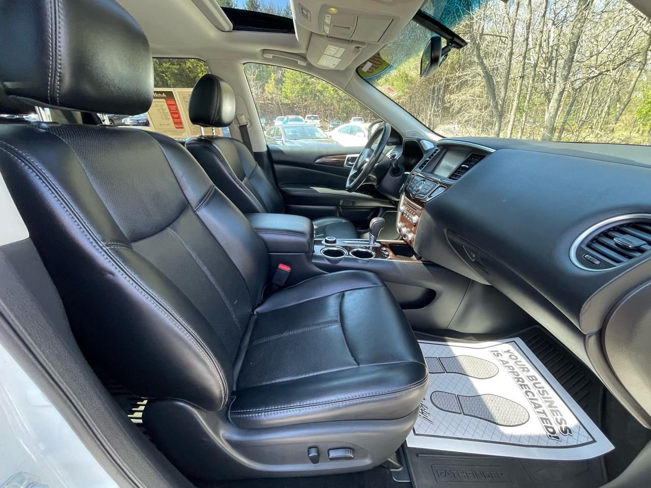 Nissan Pathfinder Platinum 4WD 2016