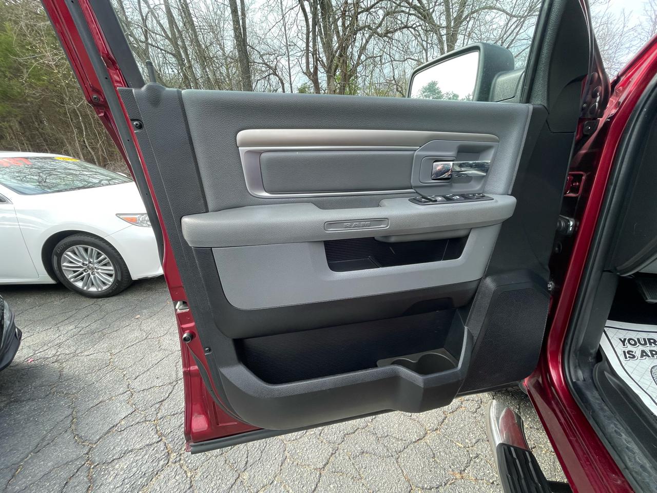 RAM 1500 Classic Big Horn 4x4 Crew Cab 5'7" Box 2019