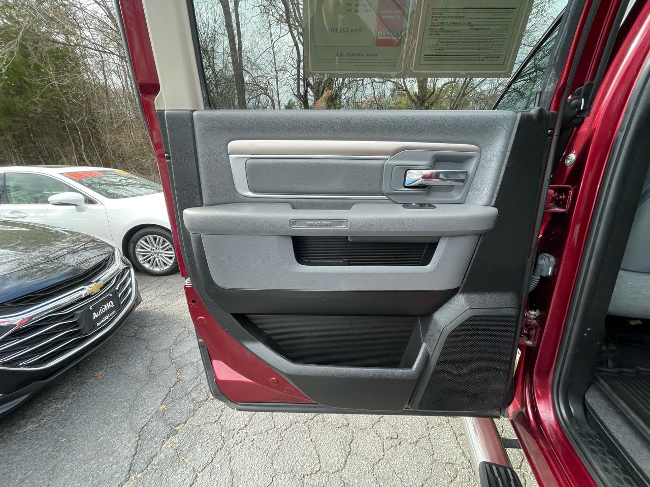 RAM 1500 Classic Big Horn 4x4 Crew Cab 5'7" Box 2019