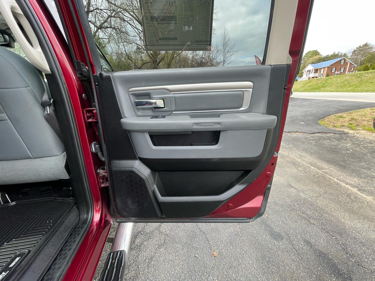 RAM 1500 Classic Big Horn 4x4 Crew Cab 5'7" Box 2019