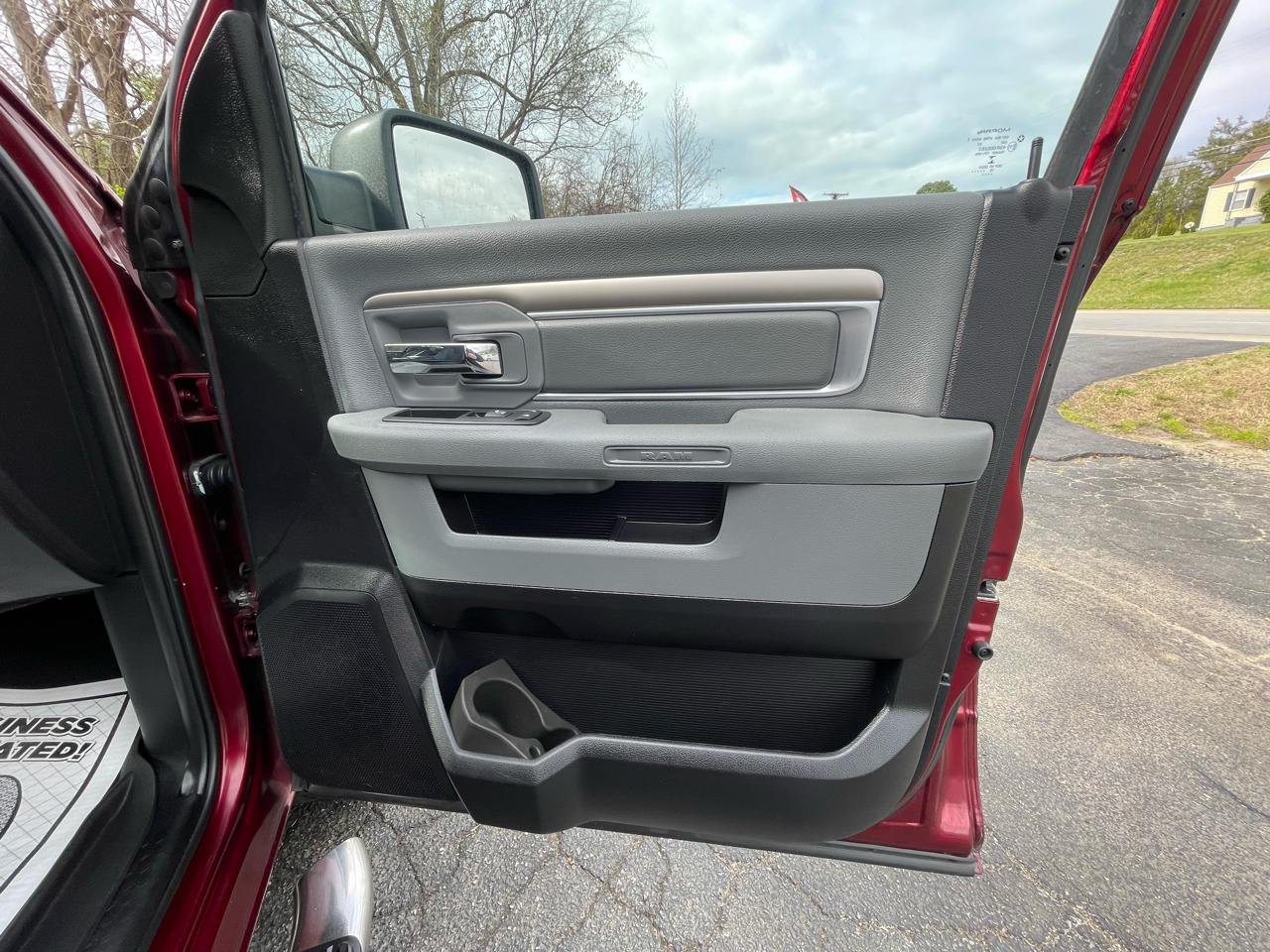 RAM 1500 Classic Big Horn 4x4 Crew Cab 5'7" Box 2019